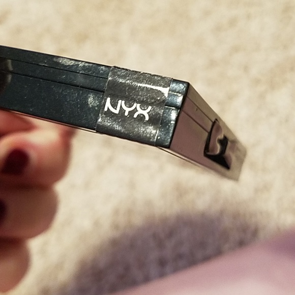 🍏NYX Tryst by the Trevi Eyeshadow - Picture 3 of 5
